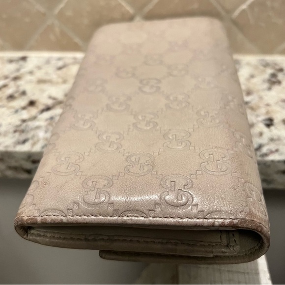 Gucci Beige Wallet with Gold Accent - Picture 9 of 9